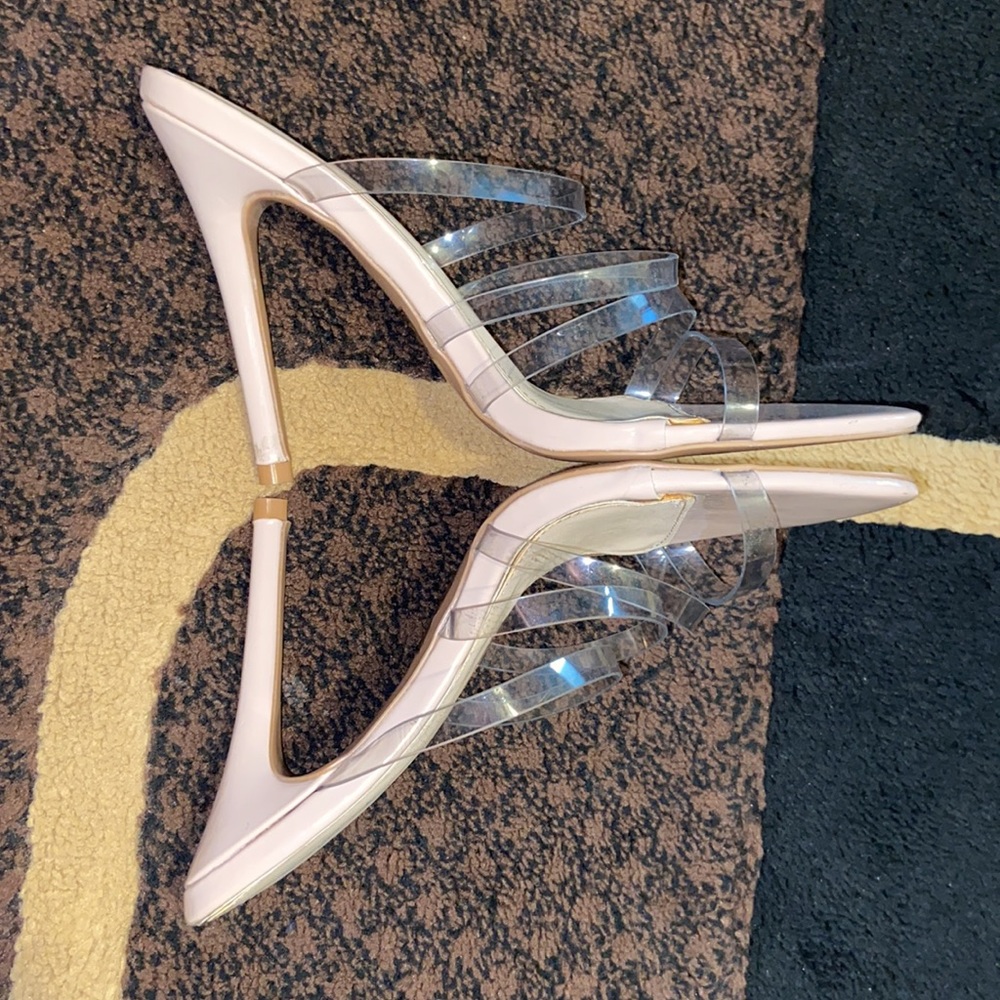 Lightly used high heels with a 90’s inspired style - Picture 3 of 3